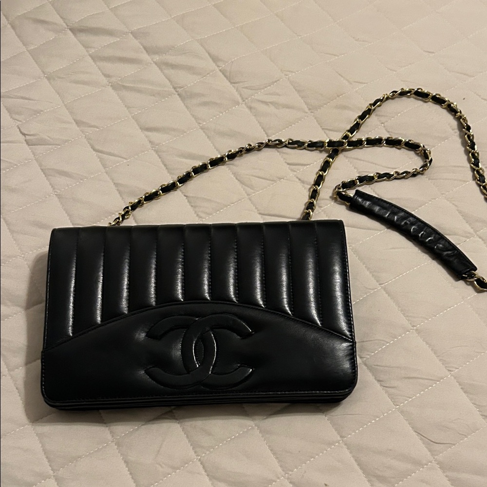 Chic Black Quilted Crossbody Bag